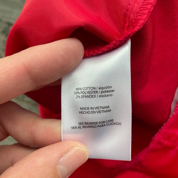 Isaac Mizrahi red scallops hem shorts | size 8 - Picture 4 of 5